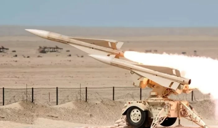 الدفاع الجوي البحريني يعترض 141 صاروخاً و242 مسيرة