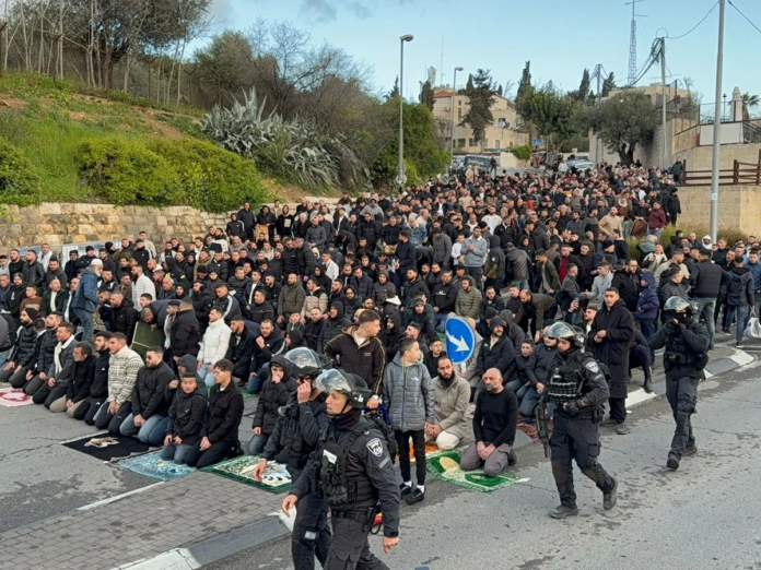 تداعيات قرار إسرائيل منع صلاة العيد في القدس المحتلة