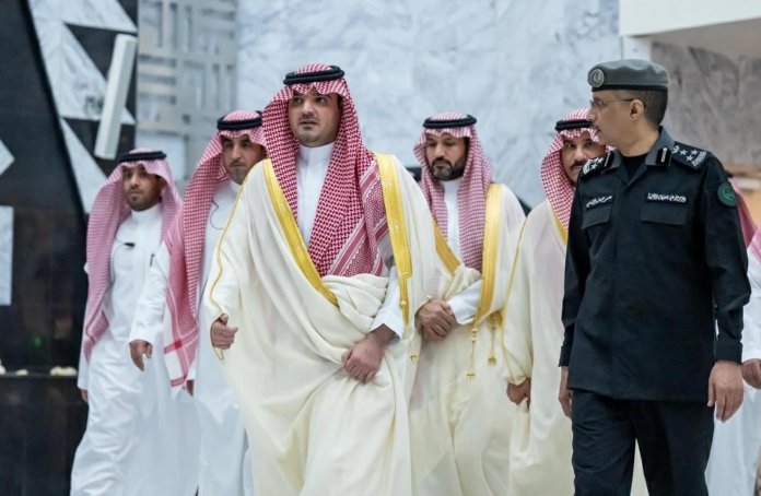 وزير الداخلية يزور مركز العمليات الأمنية الموحدة بالرياض