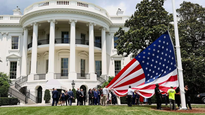 البيت الأبيض: خطط أمريكية للسيطرة على جزيرة خارك الإيرانية