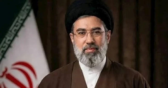 تسريبات أكسيوس: مجتبى خامنئي حي وصراع السلطة بإيران