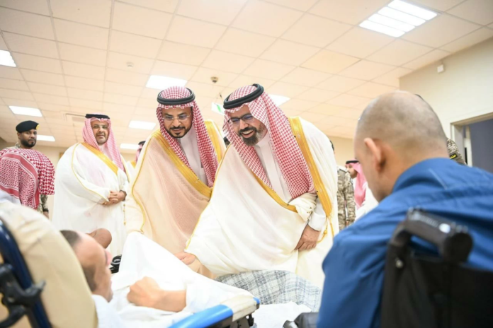 نائب أمير جازان يعايد نزلاء مركز التأهيل الشامل بعيد الفطر