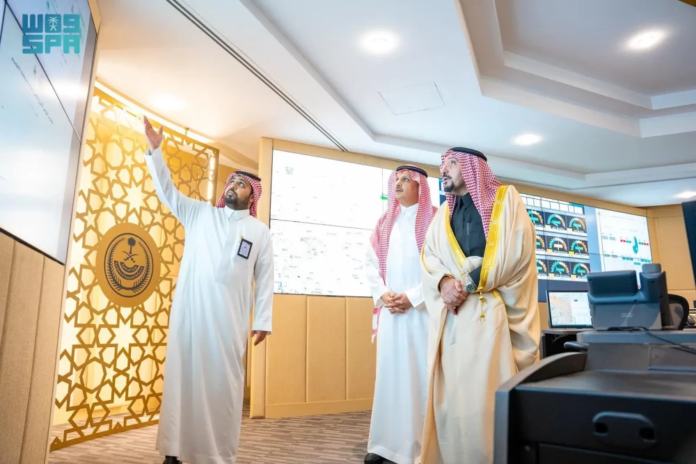 أمير القصيم يتفقد جاهزية مركز إدارة الأزمات والكوارث