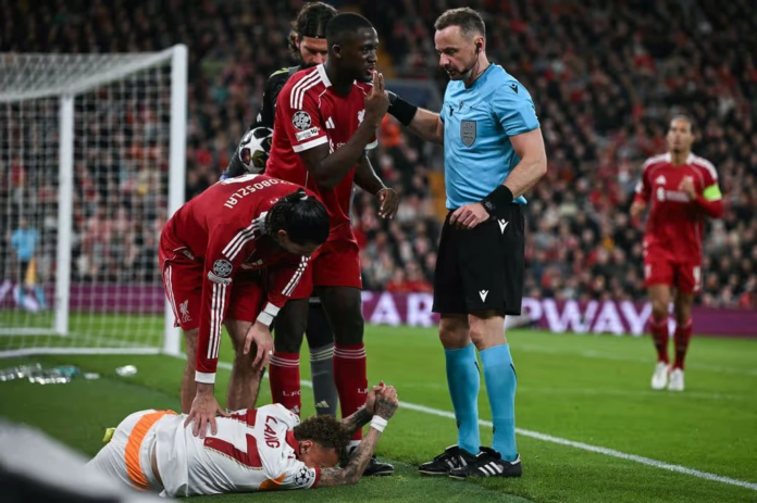 بتر إبهام نجم غلطة سراي يشعل أزمة قانونية مع ليفربول