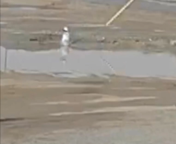 شاهد تفاصيل إنقاذ طفل سقط في حفرة بحائل وموقف بطولي