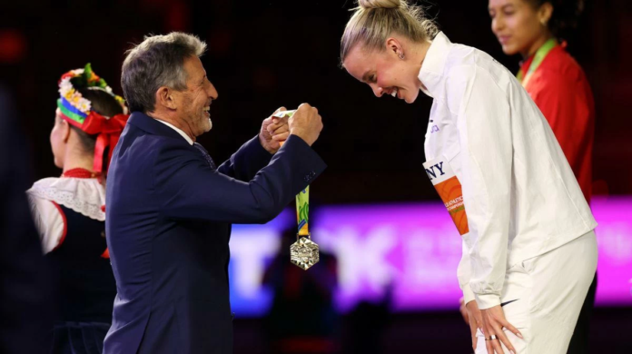 كيلي هودجكينسون تحصد ذهبية 800 متر ببطولة العالم