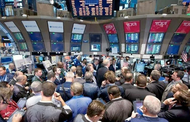 تراجع الأسواق العالمية بسبب صدمة أسعار النفط والتضخم