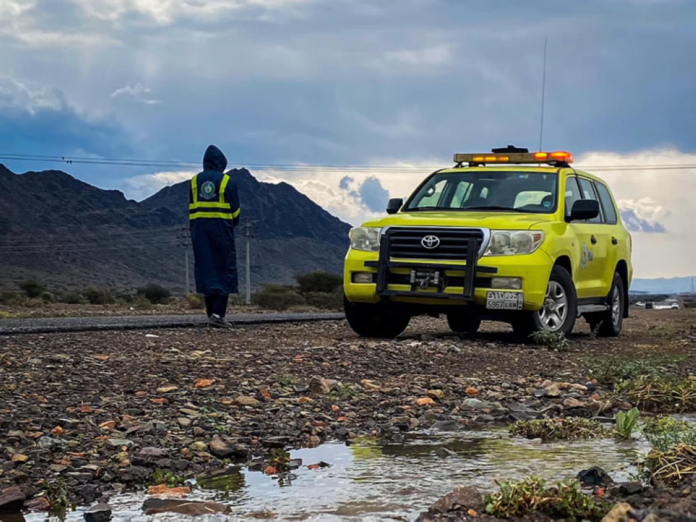 تحذيرات الدفاع المدني مع استمرار الأمطار الرعدية بالمملكة