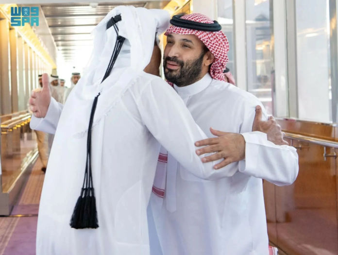 تفاصيل مغادرة أمير دولة قطر مدينة جدة وولي العهد في وداعه