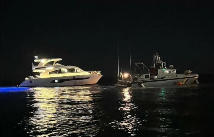 حرس الحدود بمنطقة تبوك ينقذ مواطناً تعطلت واسطته البحرية