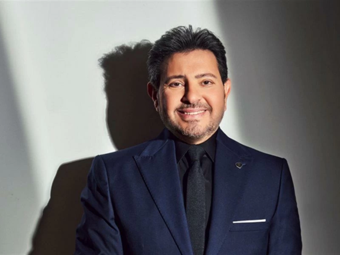 تطورات الحالة الصحية لهاني شاكر وتفاصيل سفره لفرنسا