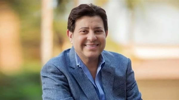 حقيقة تدهور الحالة الصحية للفنان هاني شاكر في باريس