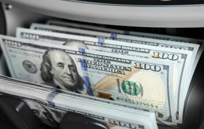 تراجع مفاجئ في سعر الدولار في مصر اليوم دون 54 جنيهاً