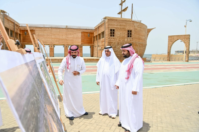 أمير جازان يتفقد الواجهة البحرية ومشاريع التنمية السياحية