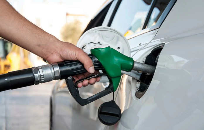 أزمة الطاقة العالمية تجبر دولاً على تقنين الوقود