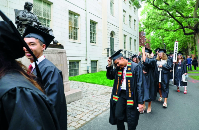 حكم بوقف قرار كشف بيانات العرق في الجامعات الأمريكية