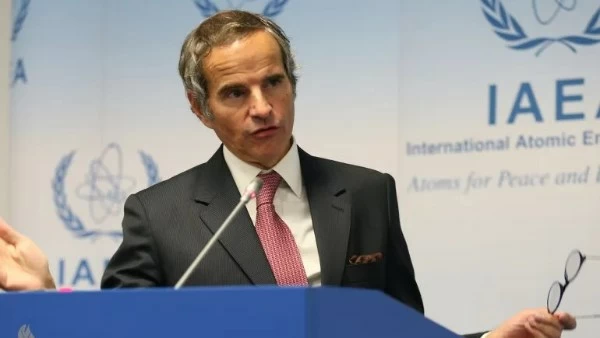 غروسي يحذر من كارثة بعد ضرب محطة بوشهر النووية