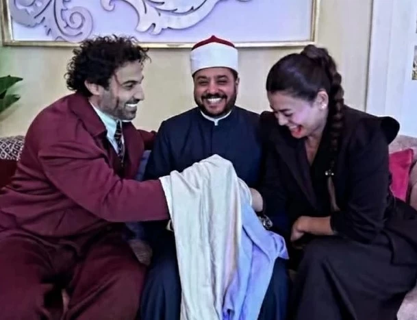 حقيقة زواج أحمد فهمي وأسماء جلال: كواليس الصورة المسربة