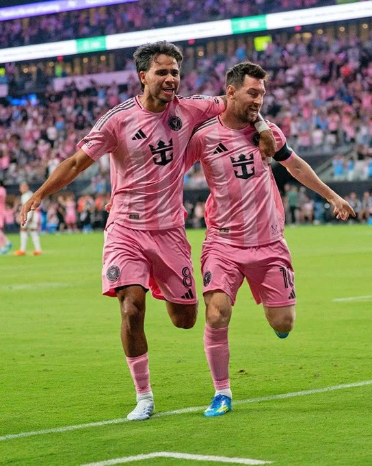 ميسي ينقذ إنتر ميامي في افتتاح ملعبه الجديد بتعادل مثير