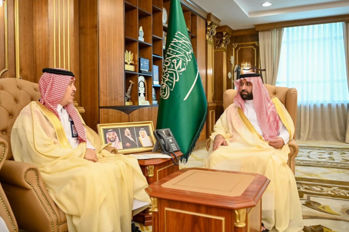 أمير جازان يبحث مشاريع الهيئة العامة للنقل بجازان اليوم