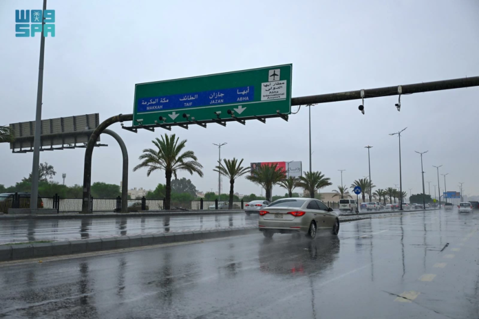 الدفاع المدني يحذر: أمطار رعدية على مناطق المملكة حتى الجمعة