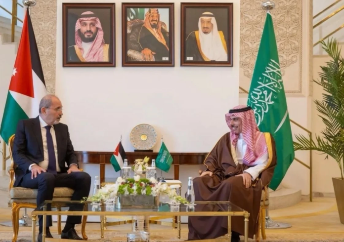 وزير الخارجية السعودي يستقبل نظيره الأردني لبحث المنطقة