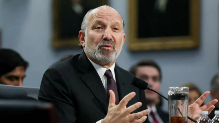 تطورات قضية جيفري إبستين: وزير التجارة للتحقيق