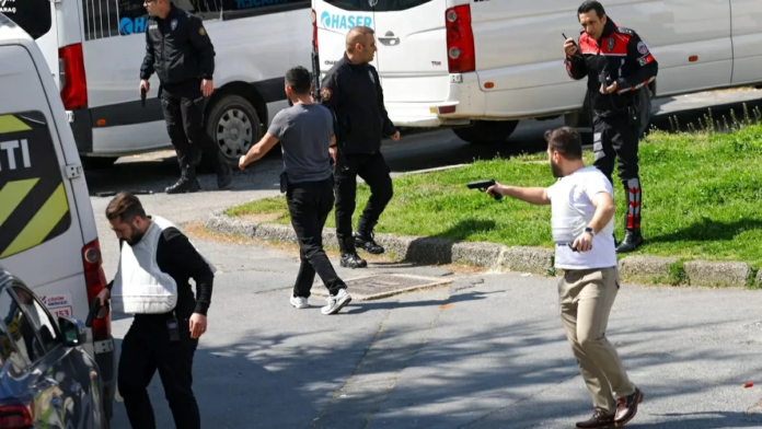 تفاصيل هجوم قرب قنصلية إسرائيل بإسطنبول ومقتل مسلحين