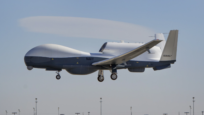 ضربات أمريكية تستهدف جزيرة خارك الإيرانية: تفاصيل وتداعيات