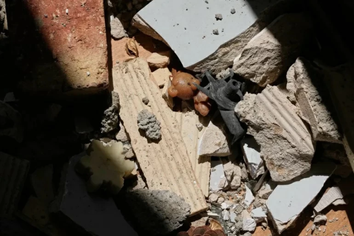 أزمة مضيق هرمز: مهلة أمريكية حاسمة لإيران وتصعيد محتمل