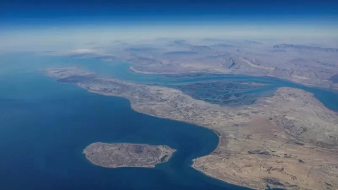 تأمين مضيق هرمز لأسبوعين: تفاصيل مفاوضات إيران وأمريكا