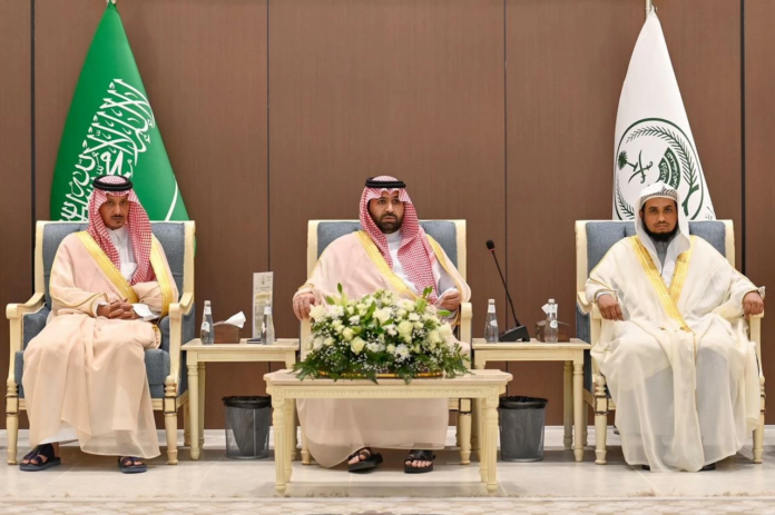 أمير جازان يلتقي أهالي محافظة جزر فرسان في ليالي الحريد