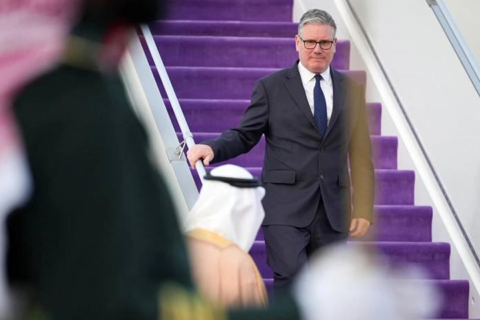 ستارمر يطالب بإشراك الخليج في اتفاق إنهاء حرب إيران