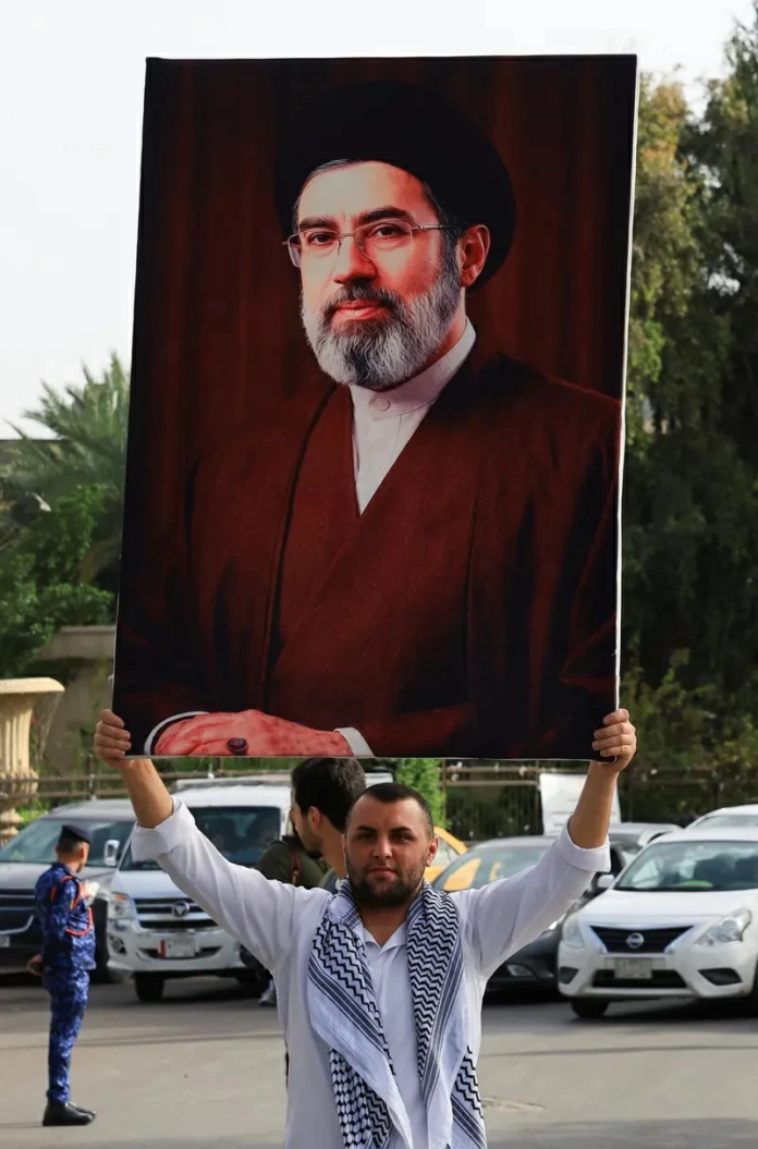 تطورات صحة مجتبى خامنئي: تفاصيل الإصابة ومستقبل إيران