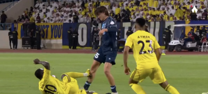 طارق سامي يوضح حقيقة استحقاق ساديو ماني للبطاقة الحمراء