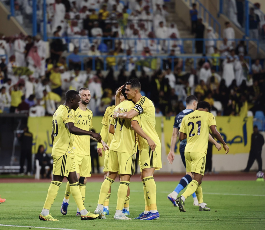 النصر يحافظ على صدارة دوري روشن السعودي بثنائية ضد الأخدود