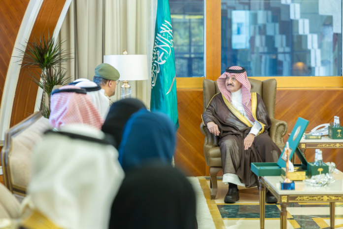 أمير الشرقية يستقبل مدير مجمع الملك فهد الطبي العسكري