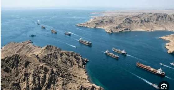 تداعيات حصار مضيق هرمز: خسائر فادحة تضرب اقتصاد إيران