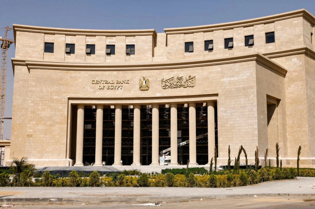 الاقتصاد المصري: نمو التحويلات والسياحة يواجه العجز