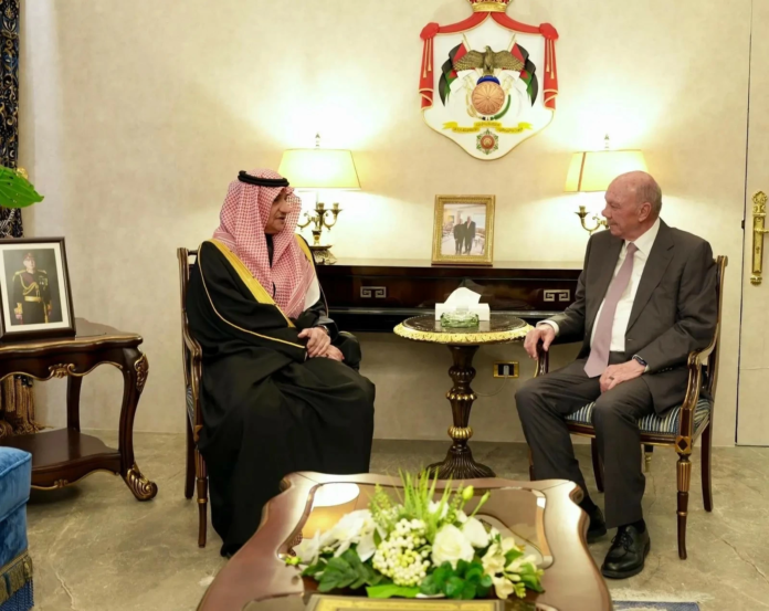 الأمير منصور بن خالد يلتقي رئيس مجلس الأعيان الأردني