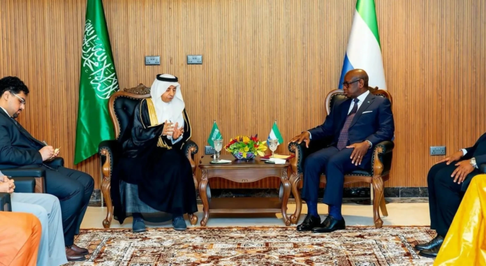 السفير سعود آل مساعد يقدم أوراق اعتماده في سيراليون