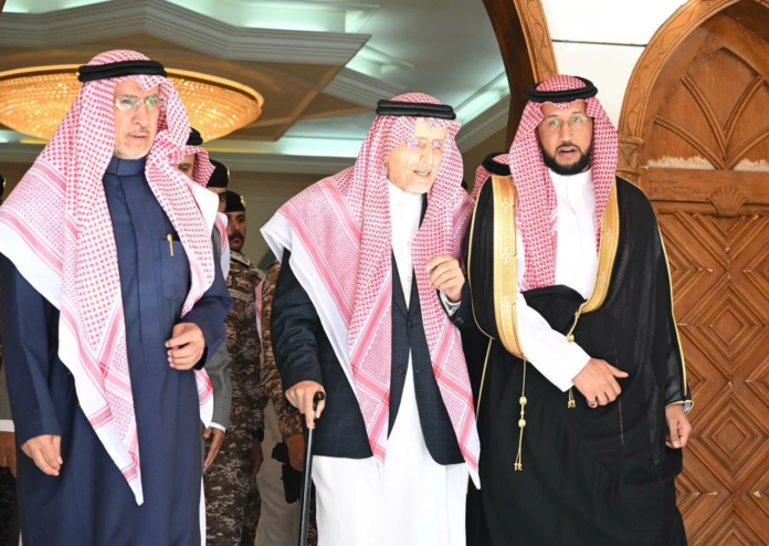 نائب أمير عسير يعزي أسرة بن حمران في وفاة محمد بن حسين