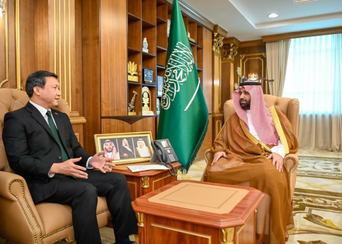 أمير منطقة جازان يلتقي القنصل الفلبيني لبحث التعاون