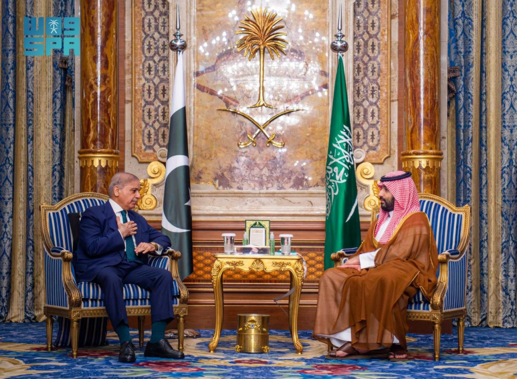 لقاء ولي العهد ورئيس وزراء باكستان: تعزيز التعاون الإقليمي