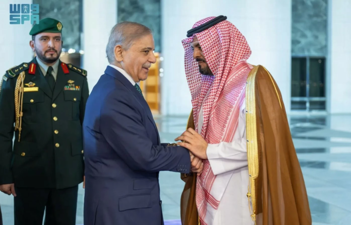 رئيس وزراء باكستان يغادر جدة بعد زيارة رسمية للمملكة