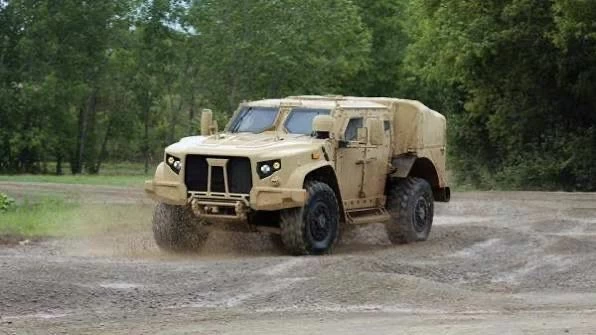 ترمب يوجه شركات السيارات نحو تصنيع السلاح لدعم الجيش