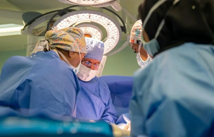 إنجاز طبي: نجاح عملية فصل توأم ملتصق سعودي بالرياض