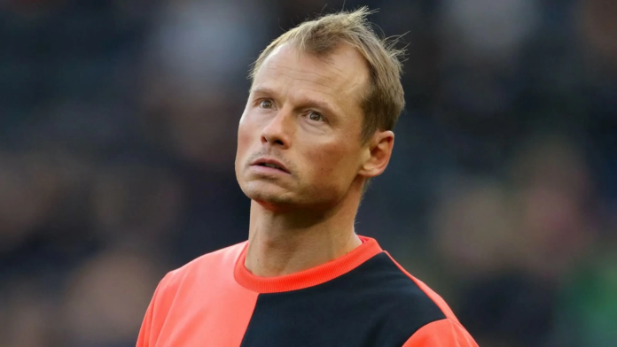 تفاصيل وفاة حارس أرسنال السابق أليكس مانينغر في حادث مروع