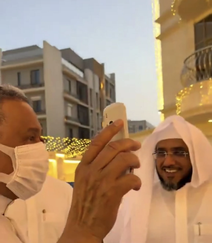 جوال محمد عبده: قصة الهاتف الذي أشعل السوشيال ميديا مجدداً