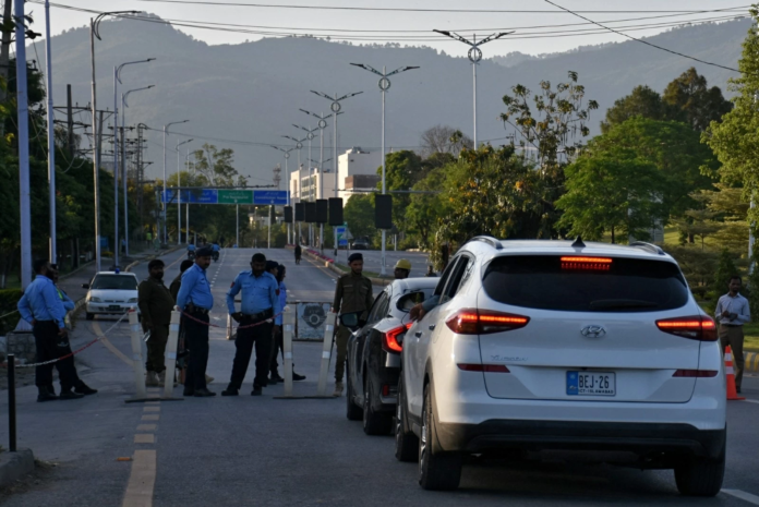 مفاوضات إيران وأمريكا في إسلام آباد: آمال ومخاوف انهيار الهدنة